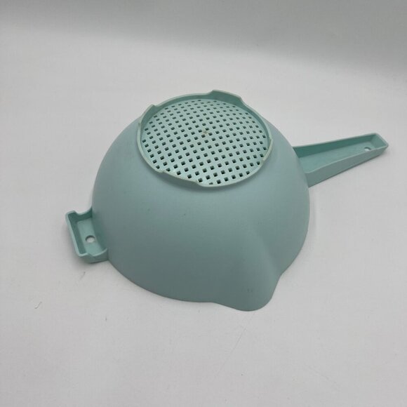 Vintage Tupperware Turquoise Colander 2 Quart - Picture 5 of 6